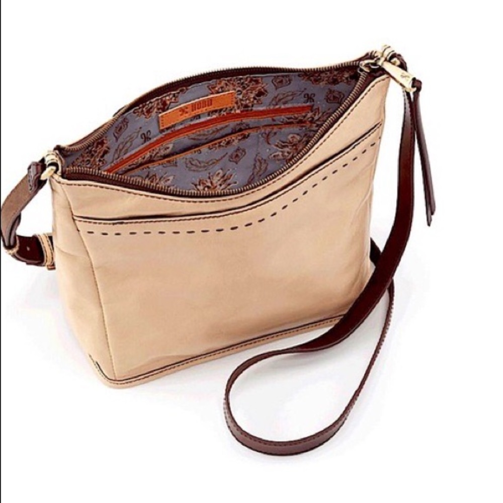 Hobo • Aviva • Off white • top grain leather • crossbody bag •